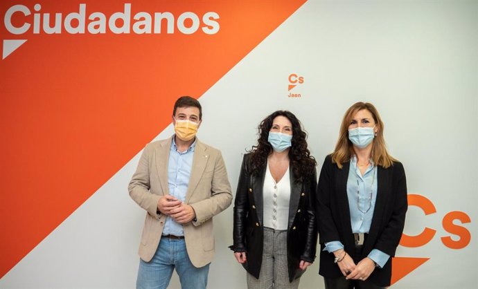Ell portavoz de Cs en la Diputación, con Rocío Ruiz y Encarnación Gutiérrez
