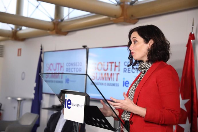 La presidenta de la Comunidad de Madrid, Isabel Díaz Ayuso, interviene durante una reunión organizada con miembros del Consejo Rector de South Summit 2021