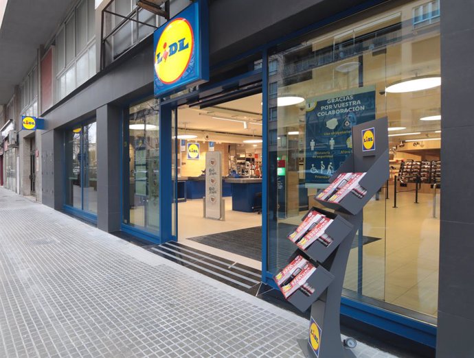 Archivo - Tienda Lidl en la calle Aragón de Palma