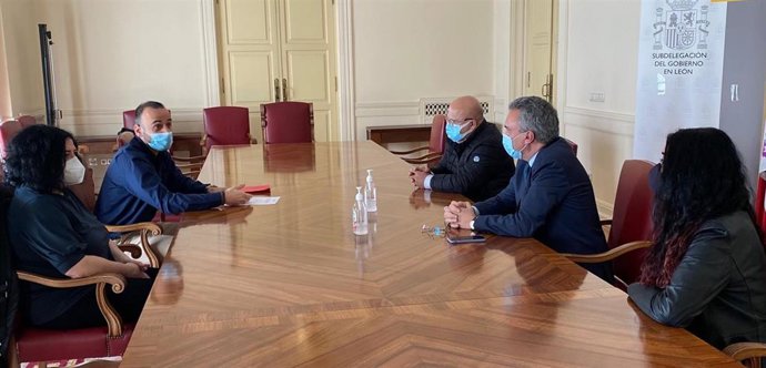 Reunión entre representantes de la profesión periodistica y de la Delegación del Gobierno en CyL.