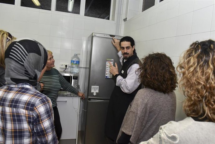 Fundación Naturgy lanza un servicio de acompañamiento a familias vulnerables en Catalunya