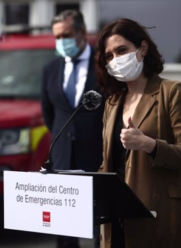 La presidenta de la Comunidad de Madrid, Isabel Díaz Ayuso, interviene en una rueda de prensa durante su visita a las instalaciones de la Agencia de Seguridad y Emergencias Madrid 112 