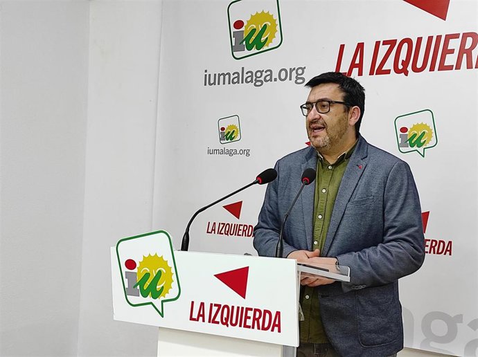 Guzmán Ahumada, parlamentario andaluz y coordinador provincial de IU en Málaga, en rueda de prensa