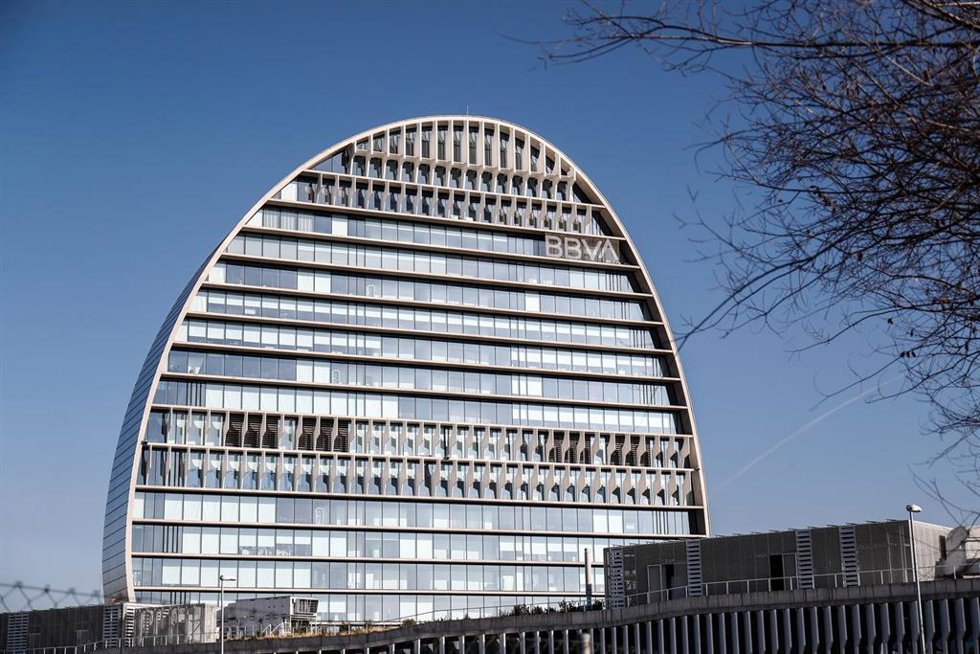 Archivo - La Ciudad BBVA, sede corporativa del Grupo Banco Bilbao Vizcaya Argentaria en España, donde se levanta, La Vela.