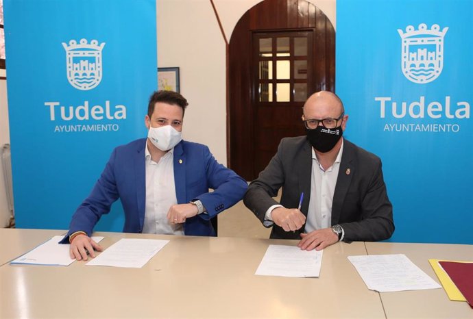 El alcalde de Tudela, Alejandro Toquero, y el consejero de Educación, Carlos Gimeno.