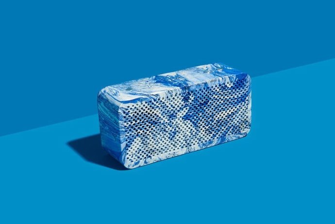 Altavoz portátil hecho con plástico reciclado y viejas baterías de las bicis de Lime