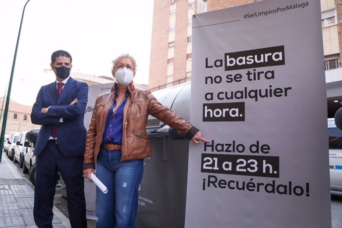 El Ayuntamiento De Málaga Informa: La Campaña Ser Limpios Por Málaga Pone Su Foco Ahora En El Horario Para Depositar La Basura En Contenedores: Entre Las 21.00 Y Las 23.00