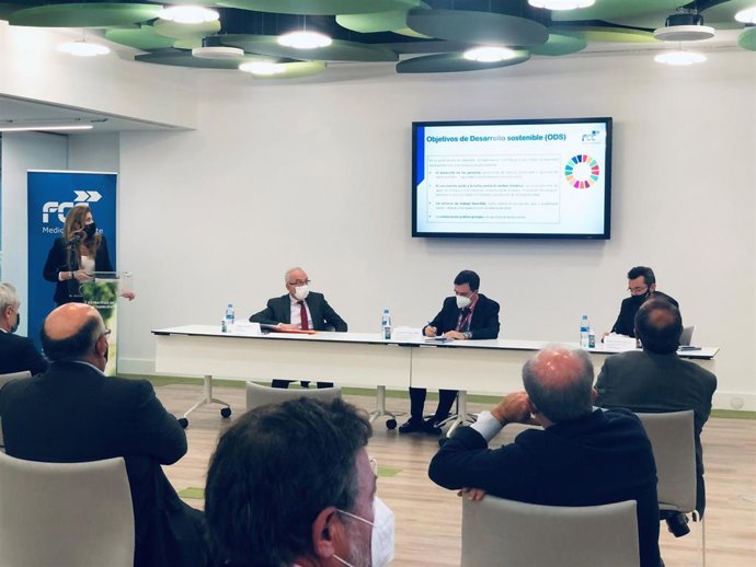 El director general de FCC Medio Ambiente, Jordi Payet, acompañado de Vicente Galván, Director General de Economía Circular de la Consejería de Medio Ambiente de la Comunidad de Madrid, presentan la nueva Estrategia de Sostenibilidad 2050 de FCC Medio A