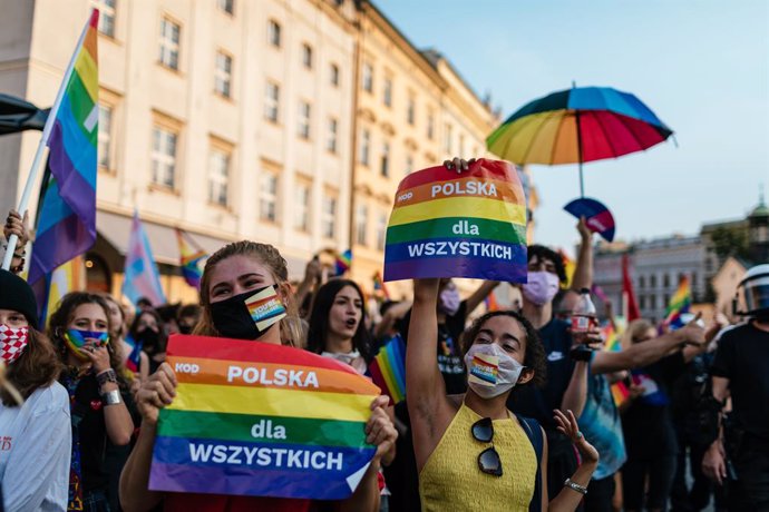 Archivo - Marcha por la igualdad de la comunidad LGTBI celebrada a finales de agosto en Cracovia.