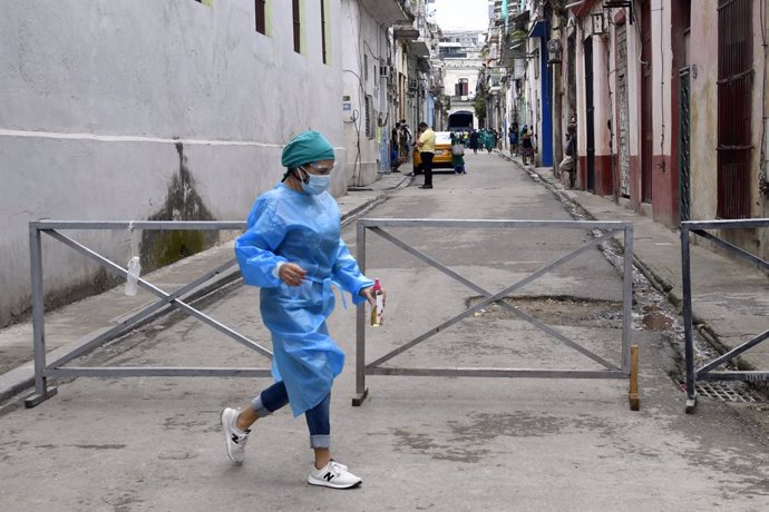 Trabajadora sanitaria en La Habana