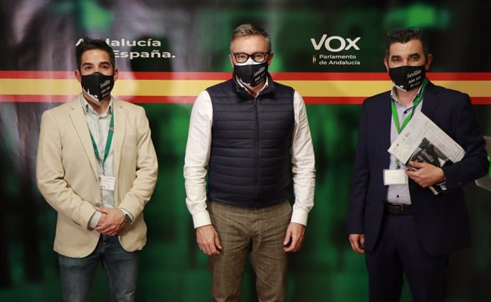 Vox reclama a Junta de Andalucía acabar con las restricciones horarias en la hostelería, que llevan a la "ruina"