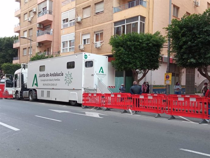 La unidad móvil de la Junta realiza cribados en Almería