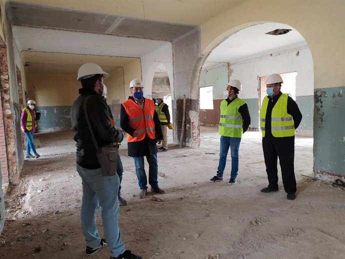 Soro visita las obras del Museo del Ferrocarril en Caminreal-Fuentes Claras.