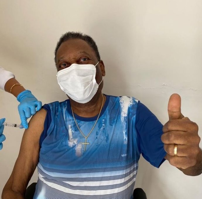Pelé tras ser vacunado contra el coronavirus
