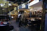 La contracción del sector servicios lastra la recuperación de las empresas españolas, según PMI