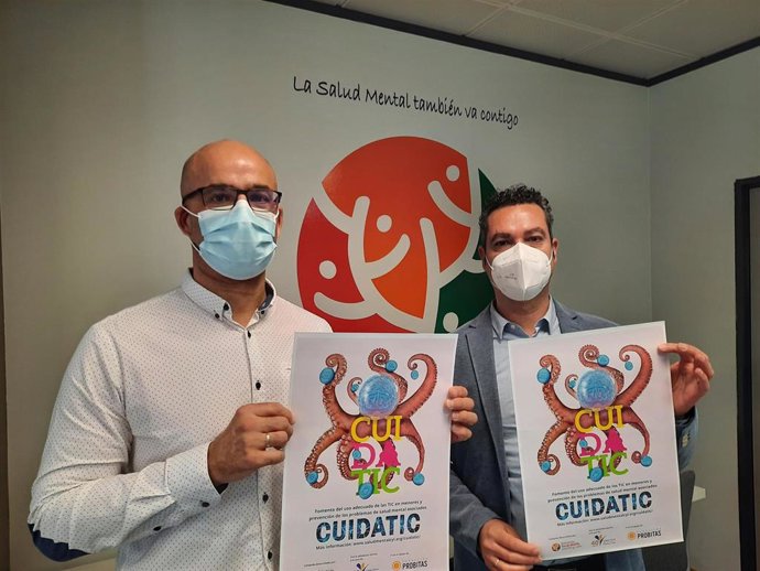 Ángel Lozano de las Morenas, gerente de la Federación Salud Mental CyL (drch) y David Cortejoso ,psicólogo y responsable de la Sección de Nuevas Tecnologías aplicadas a la Psicología del COPCYL (izq).