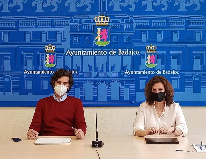 Los concejales de Recursos Humanos y Bomberos de Badajoz