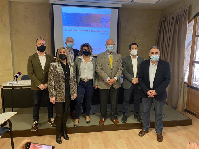 Taberna junto a los alcaldes de Fustiñana, Cadreita, Ablitas, Villafranca, Peralta y Funes