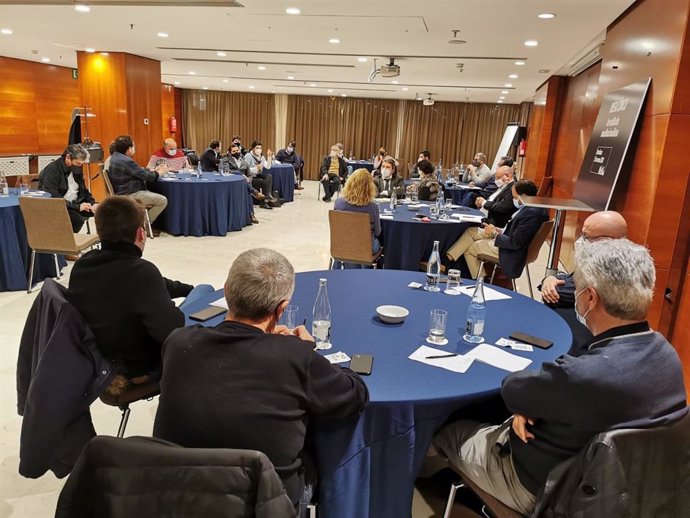 Reunión de una veintena de entidades catalanas para crear una 'Mesa Cívica Constitucionalista' de cooperación