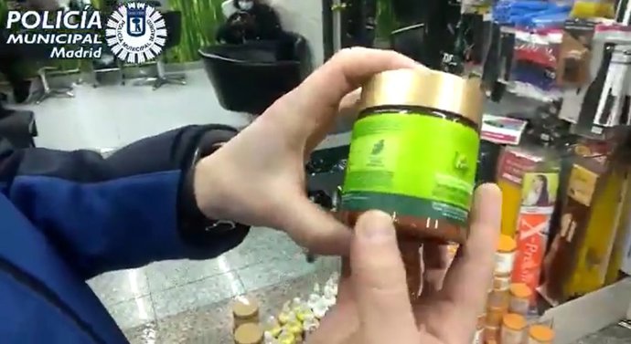 A disposición judicial los encargados de una tienda que hicieron desaparecidos cajas de cosméticos precintados