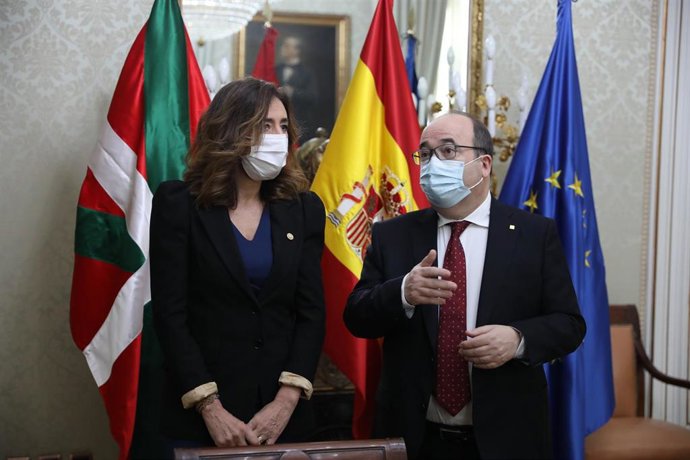 El ministro de Política Territorial y Función Pública, Miquel Iceta, durante una reunión de trabajo programada con la consejera de Gobernanza Pública y Autogobierno del Gobierno Vasco, Olatz Garamendi, en Madrid, (España), a 3 de marzo de 2021. Para el 