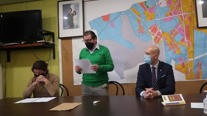 El Alcalde De León, José Antonio Diez, Presente En La Toma De Posesión Del Nuevo Pedáneo De La Junta Vecinal De Oteruelo, Valentín Montero.