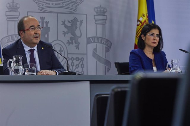 Archivo - El ministro de Política Territorial y Función Pública, Miquel Iceta y la ministra de Sanidad, Carolina Darias.