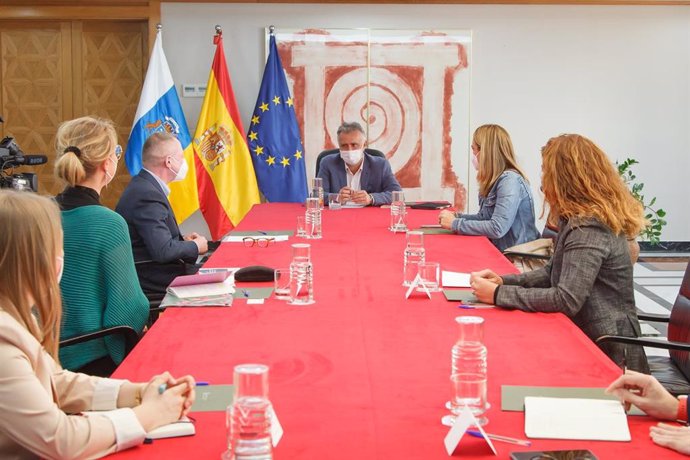 Archivo - El Gobierno de Canarias traslada al director de la Agencia de los Derechos Fundamentales de la Unión Europea la situación de la migración en las Islas