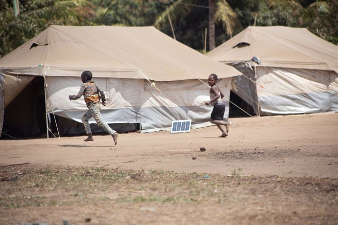 Archivo - Desplazados por la violencia en Cabo Delgado, en el norte de Mozambique