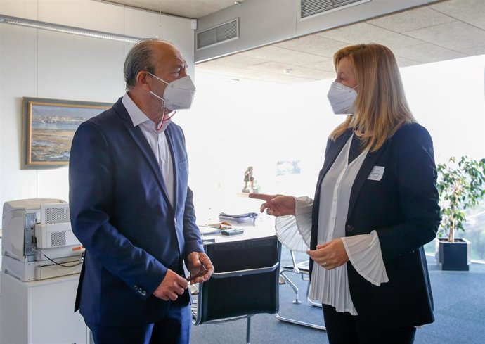 El consejero de Industria, Turismo, Innovación, Transporte y Comercio, Javier López Marcano, se reúne con la presidenta de ATA, Ana Cabrero.