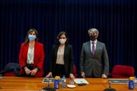 Ayuso dice que las infantas "no le han quitado la vacuna a ningún español" y que "cada país tiene unas normas"