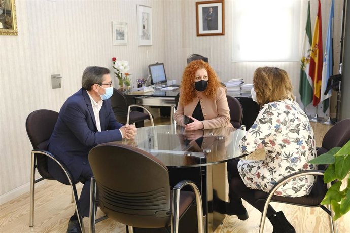 Visita de la secretaria general del PSOE-A, Susana Díaz, al Ayuntamiento de Salobreña (Granada)