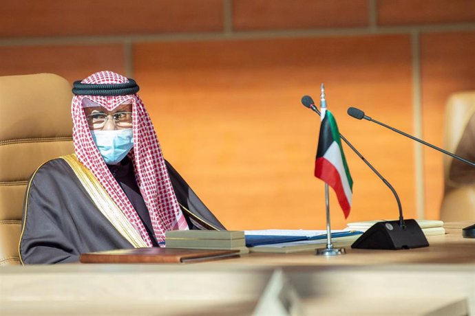 Archivo - El emir Nawaf al Ahmad al Sabá en la cumbre de estados del Golfo.