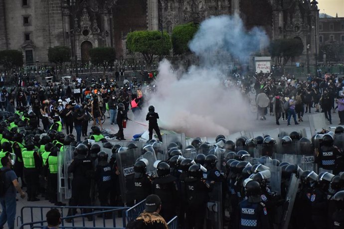 Despliegue policial durante una protesta de mujeres en Ciudad de México