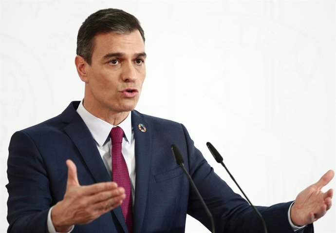 Archivo - El presidente del Gobierno, Pedro Sánchez durante la rueda de prensa para presentar el primer informe de rendición de cuentas del Gobierno, en Madrid (España), a 29 de diciembre de 2020. Este documento analiza, entre otras cosas, el grado de c