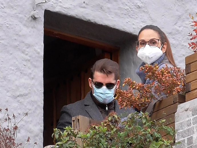 MANU TENORIO Y NURIA FERGÓ