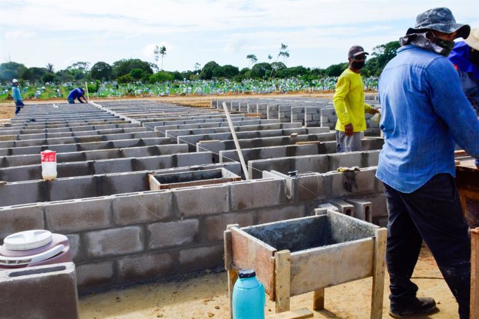 HANDOUT - 10 February 2021, Brazil, Manaus: New niches are being built at the Taruma cemetery due to the increasing number of Covid 19 deaths, the government decided to expand the cemetery capacity. Photo: Valdo Leo/Semcom/Manaus/dpa - ACHTUNG: Nur zur