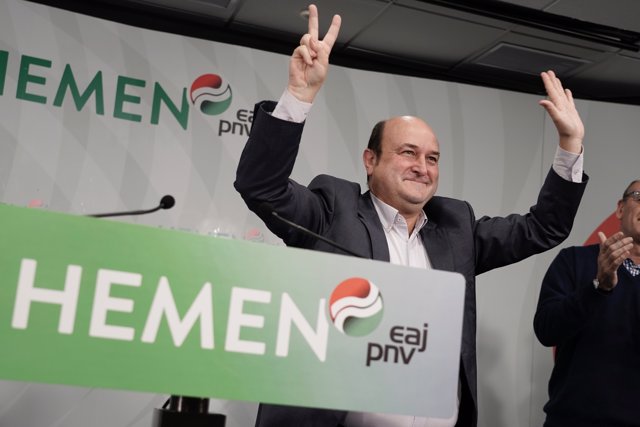 El presidente del EBB del PNV, Andoni Ortuzar durante su intervención en la sede del PNV en Bilbao(Vizcaya, País Vasco, España), donde el partido sigue los resultados del escrutinio, a 10 de noviembre de 2019.
