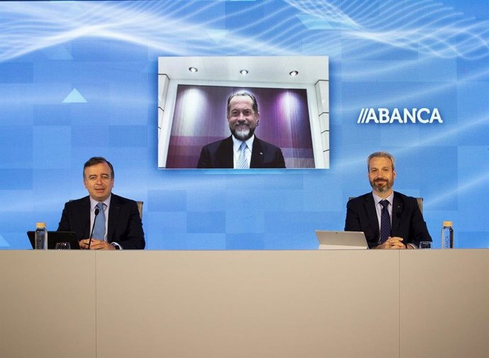 Archivo - Presentación de Abanca de resultados con Francisco Botas y Juan Carlos Escotet