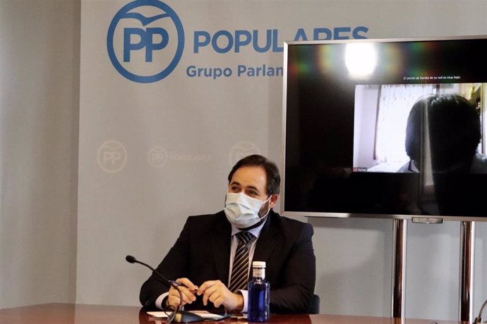 El presidente del PP en Castilla-La Mancha, Paco Núñez, en un acto con mujeres deportistas