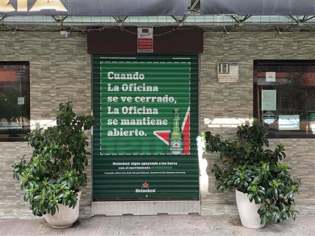 La familia Heineken lidera la iniciativa Shutter Ads para mostrar su apoyo a la hostelería en estos complicados momentos para el sector