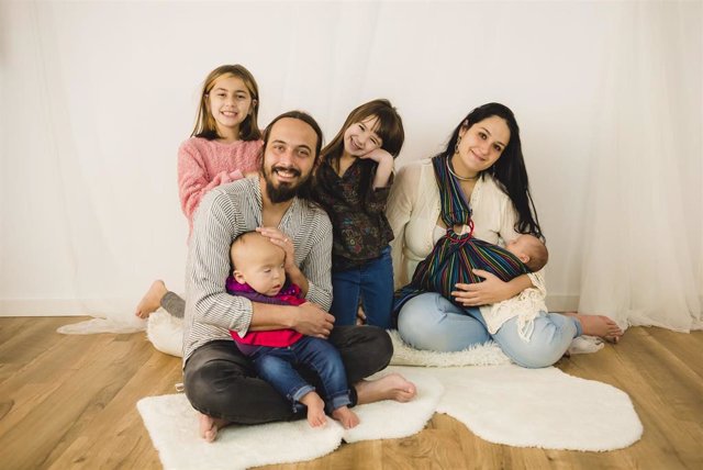 La familia de la niña afectada con el síndrome de Pallister-Killian