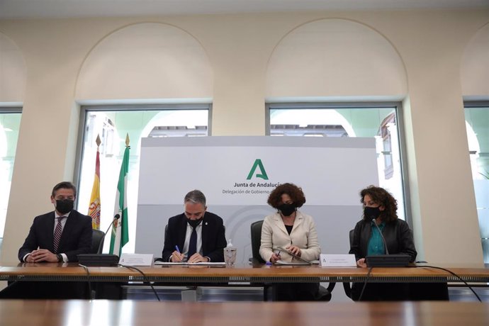 Firma del convenio entre la Junta y la Universidad de Granada para mejorar el conocimiento y la gestión del riesgo sísmico en la comunidad autónoma