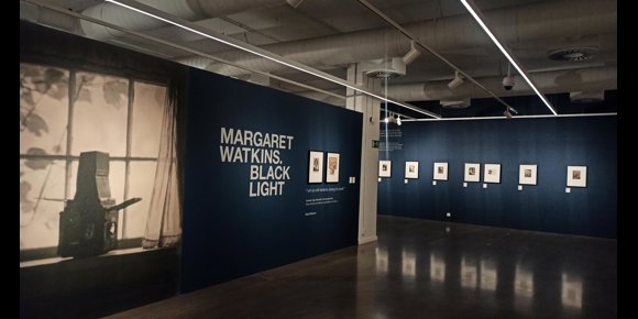 6. La muestra 'Black light' reivindica en más de 150 fotografías y documentos un 90% inéditos el legado de Margaret Watkins