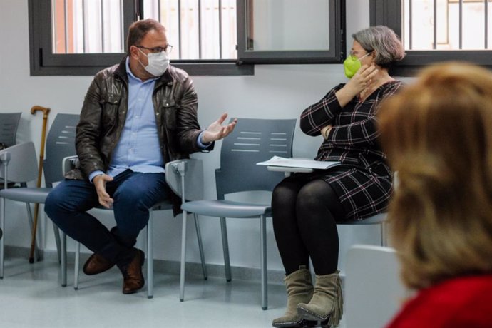 Antonio Rodríguez Osuna en la reunión con el Consejo Local de las Mujeres