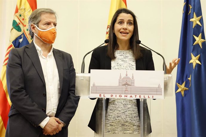 La presidenta de Ciudadanos, Inés Arrimadas, junto al líder de la formación naranja en Aragón, Daniel Pérez Calvo