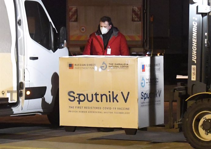 01 March 2021, Slovakia, Kosice: Aworker unloads boxes of Sputnik V's Coronavirus vaccine doses from an aircraft upon its arrival from Moscow at Kosice International Airport. Photo: Franti?ek Iván/TASR/dpa
