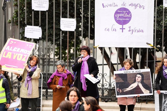 Archivo - La teóloga Pepa Torres en la concentración de la Revuelta de Mujeres de 2020.