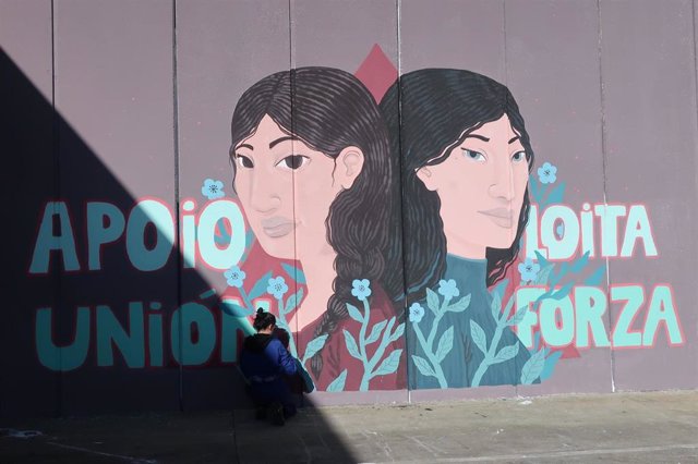 Archivo - Mural realizado por las internas de la prisión de A Lama contra la violencia de género