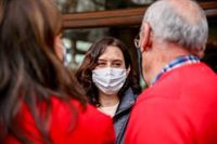 Ayuso, sobre el cierre: "Se puede contagiar lo mismo una persona que viene de Móstoles, de Algeciras o de París"